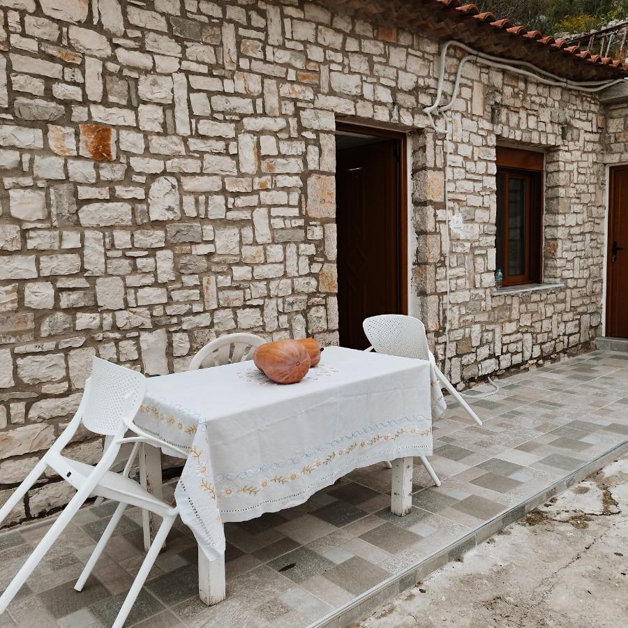 Farmhouse Qëparo Exteriér fotografie