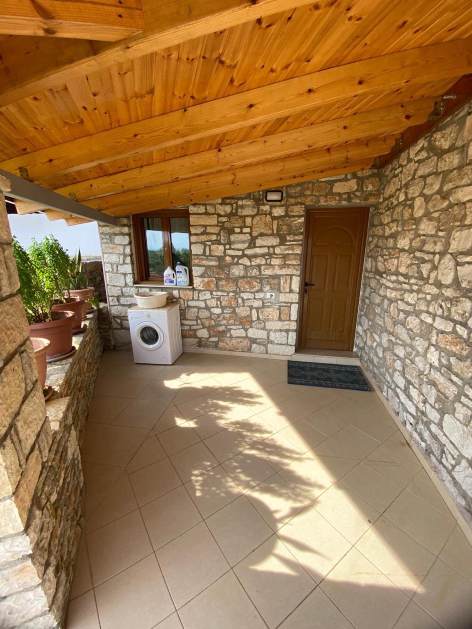 Farmhouse Qëparo Exteriér fotografie